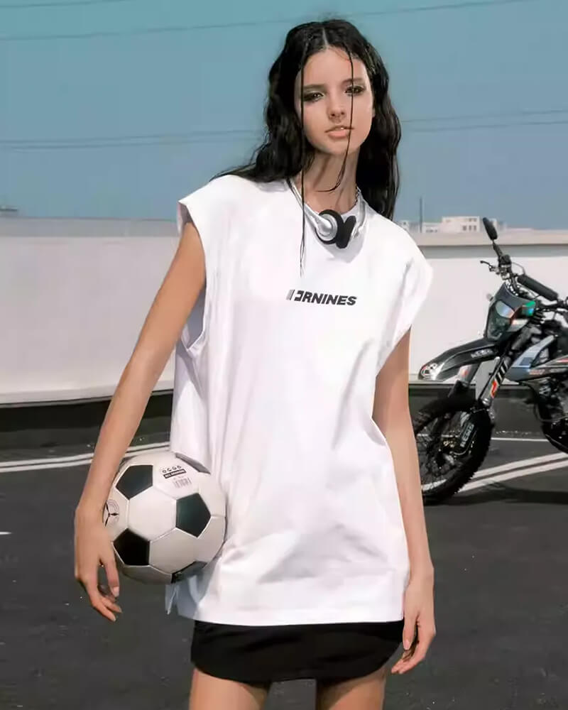 Sleeveless T-shirt